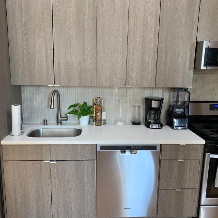 Urban Jungle Oasis In Queens! Apartment New York Bagian luar foto
