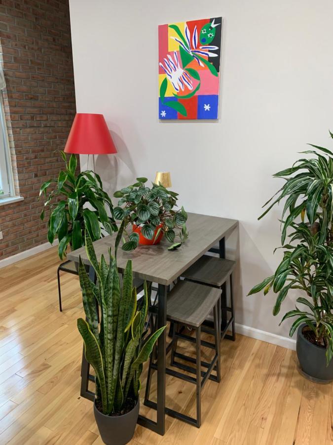 Urban Jungle Oasis In Queens! Apartment New York Bagian luar foto