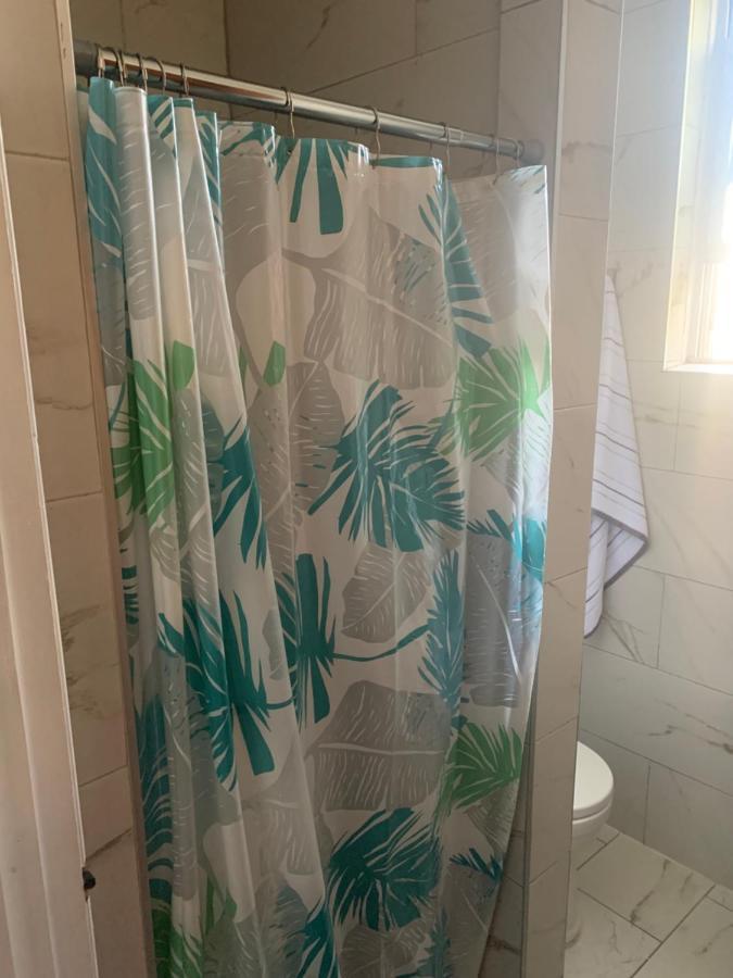 Urban Jungle Oasis In Queens! Apartment New York Bagian luar foto